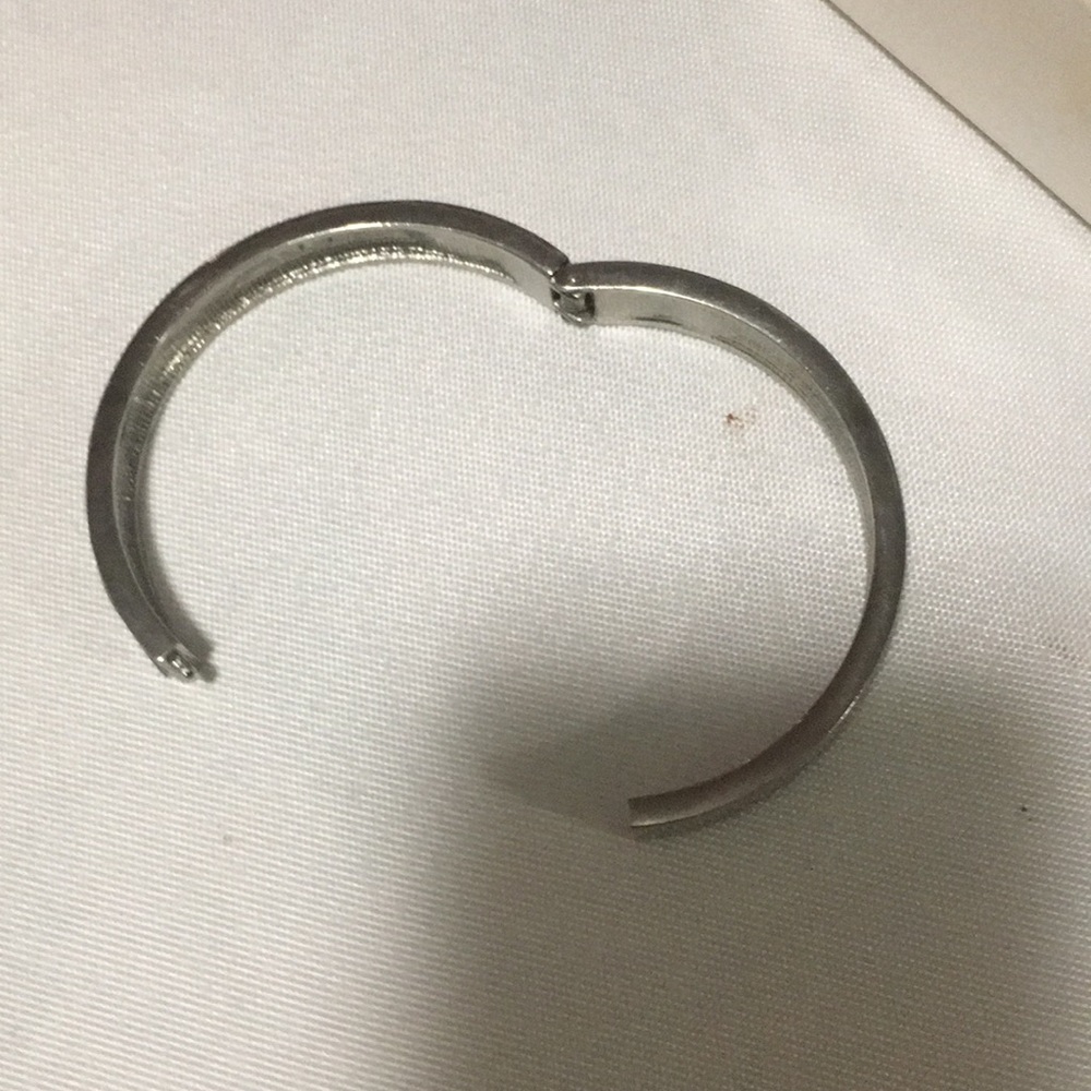 Fancy silver bangle bracelet with pink stone - Picture 7 of 7